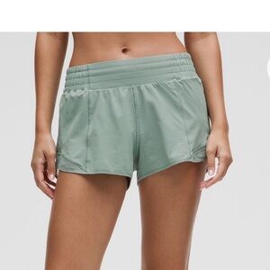 Lululemon hotty hot shorts 2.5”
